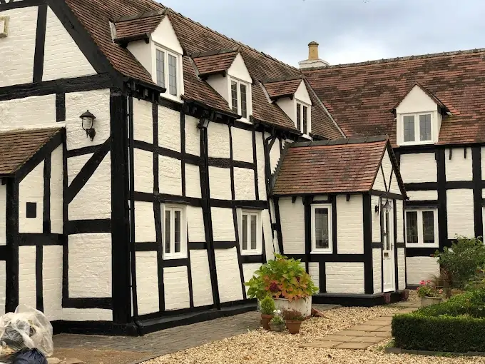 Malvern exterior cottage Painter and Decorator